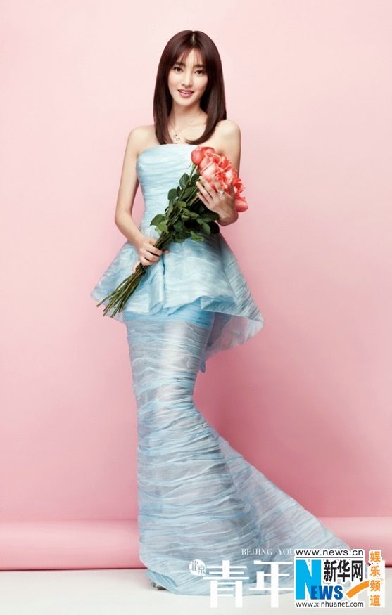 Ван Ликунь украсила обложку модного журнала