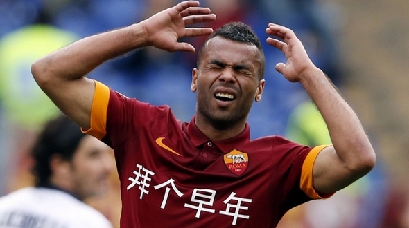 На футболках спортсменов итальянского футбольного клуба «Рома» появилась надпись на китайском: «С наступающим праздником Весны!»