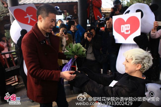26-летняя украинка нарядилась пандой, чтобы сделать предложение своему китайскому парню 
