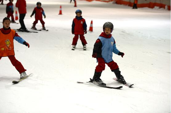 Кандидатура Пекина на проведение Зимней Олимпиады зажигает детскую страсть к зимним видам спорта на радость всем