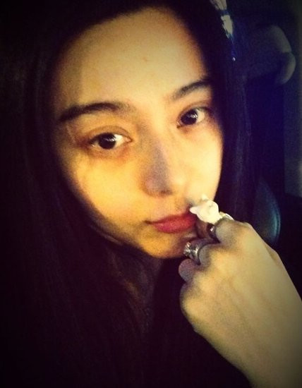 Фото: Фань Бинбин до макияжа