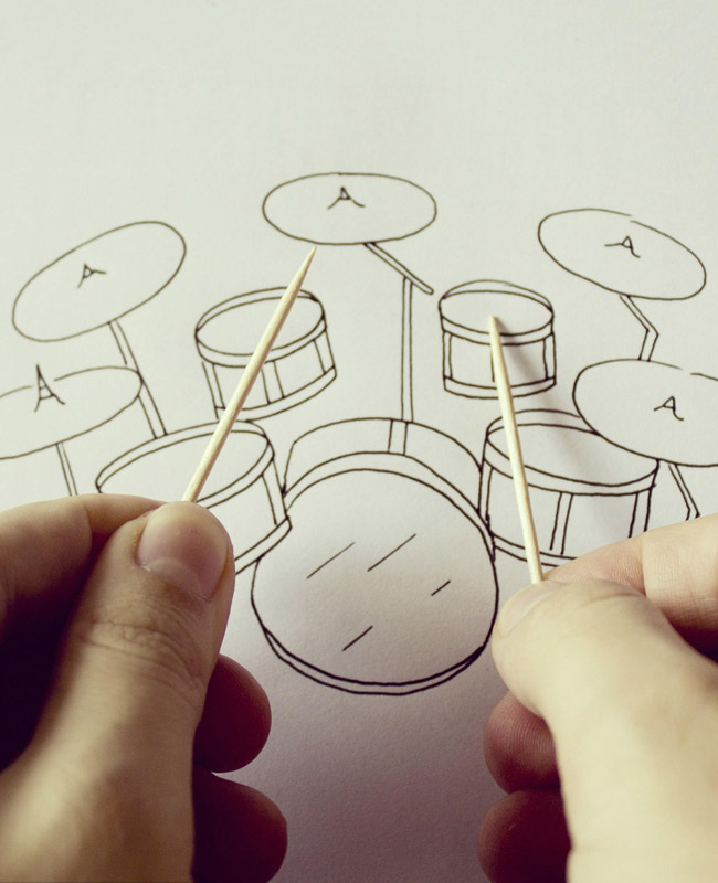 Креативное сочетание рисунков с подручным материалом