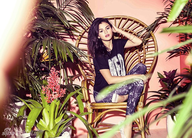 Селена Гомес (Selena Gomez) в новой рекламе