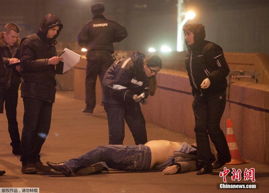 По сообщению ТАСС, российский политик Борис Немцов застрелен в центре Москвы.
