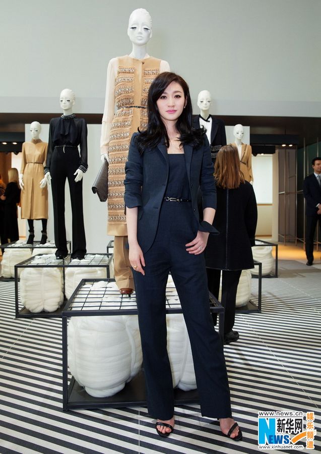 Актриса Ли Сяожань на неделе моды в Милане