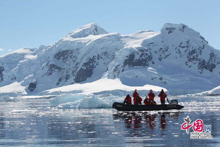 Китайцы в Антарктике: свадебная фотосессия на ледниках или шоппинг на научно-исследовательских станциях 
