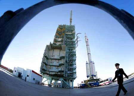 Первая китайская ракета-носитель на твердом топливе выполнит запуск в 2015 г.