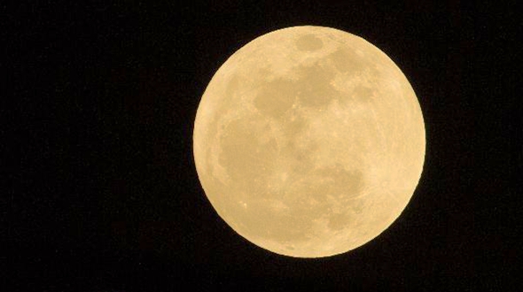 Яркая луна в ночь Праздника фонарей – Юаньсяо