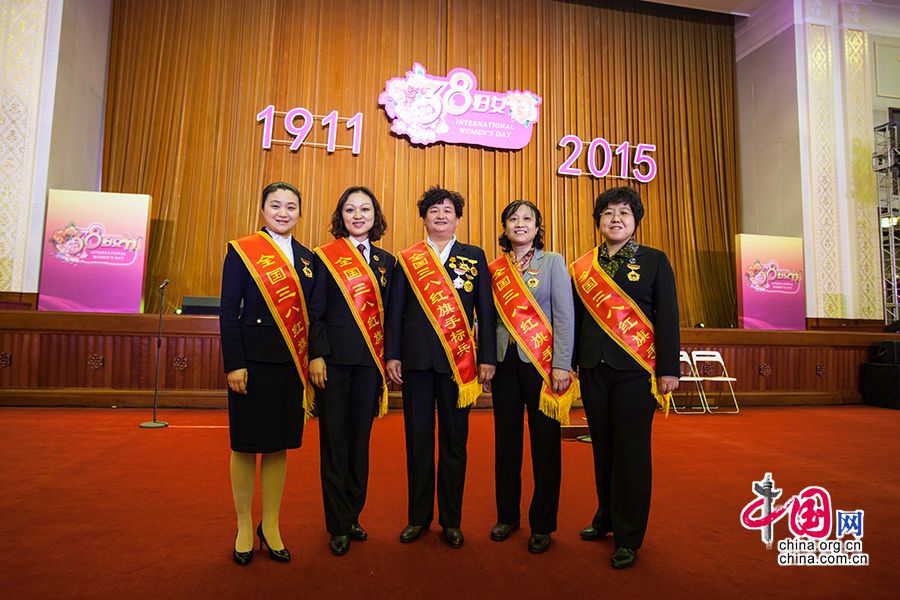 В Пекине состоялся прием китайских и иностранных женщин, посвященный Международному женскому дню
