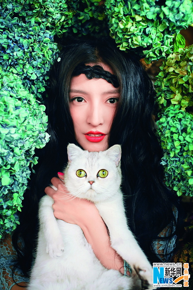 Красивая Пань Чэнь на обложке модного журнала