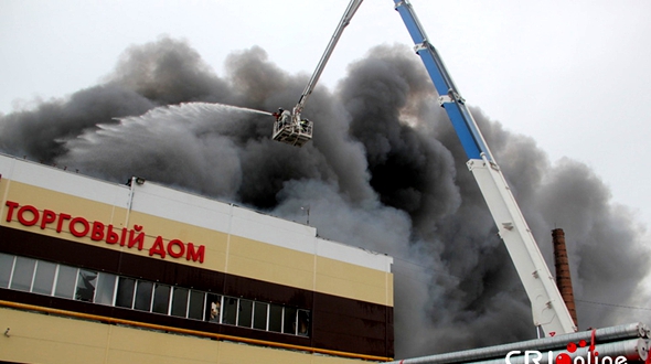 При пожаре в торговом центре Казани пострадали 30 человек, один из них погиб