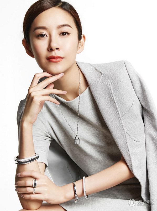 Фото: Красавица Чжан Цзысюань на обложке журнала