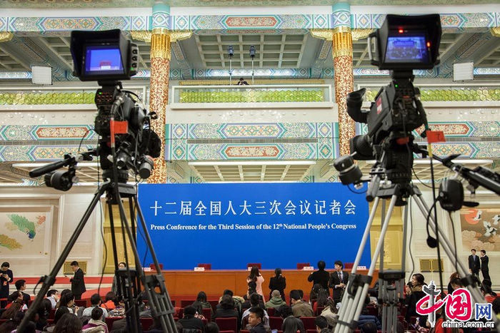 Встреча премьера Госсовета КНР Ли Кэцяна с журналистами 