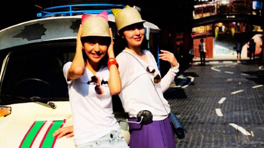 Тун Лия и Дун Сюань в Белый день отправились в путешествие по Таиланду