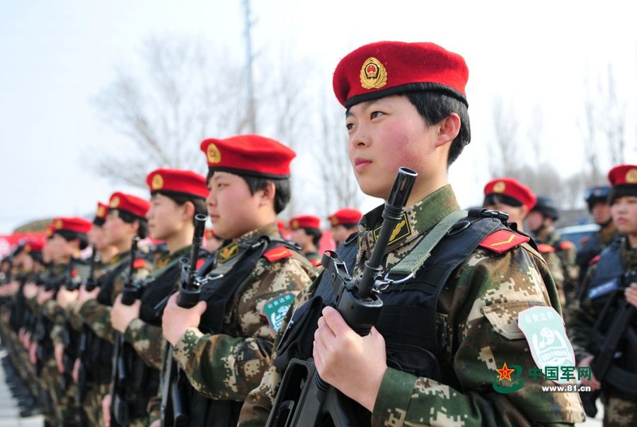 В Синьцзяне сформирован женский отряд особого назначения «Снежный орел» 