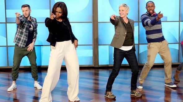 Первая леди США Мишель Обама танцует на ток-шоу