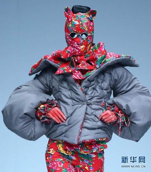 Оригинальная одежда от китайского дизайнера Ху Шэгуана