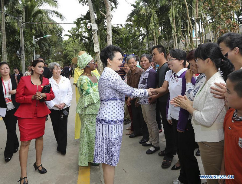 Пэн Лиюань пригласила жен лидеров, прибывших для участия в БАФ, на экскурсию