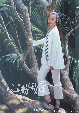 Фотографии Линь Синьжу во время высшей средней школы