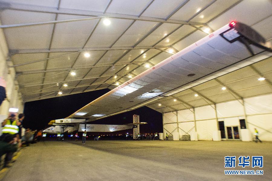 Самый большой самолет на солнечных батареях приземлился в китайском Чунцине