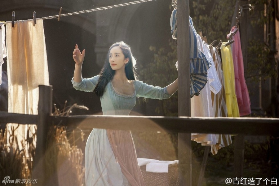 Красивые фото: китайский интернет-пользователь с помощью Photoshop заменил главную актрису фильма «Золушка» на Ян Ми