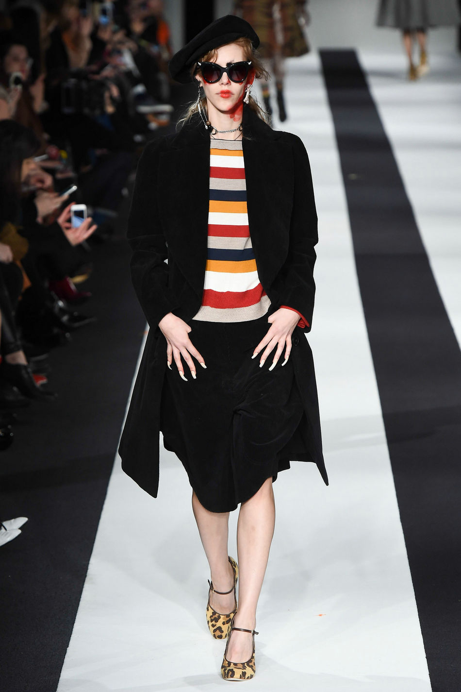 Модная женская одежда от «Vivienne Westwood Red Label» на осень-зиму 2015