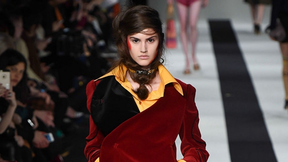Модная женская одежда от «Vivienne Westwood Red Label» на осень-зиму 2015