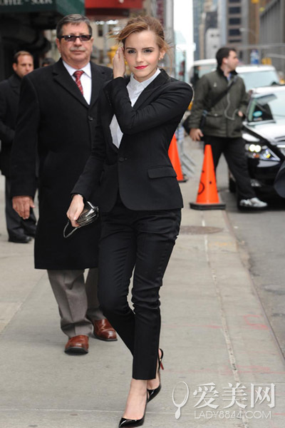 Магическое сочетание: как правильно подобрать одежду девушкам невысокого роста