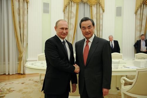 Президент РФ В. Путин провел встречу с главой МИД КНР Ван И