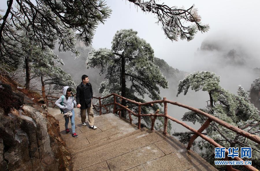 Апрельский снег в горах Хуаншань 