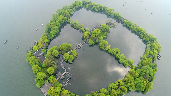 Остров на озере Сиху с высоты птичьего полета