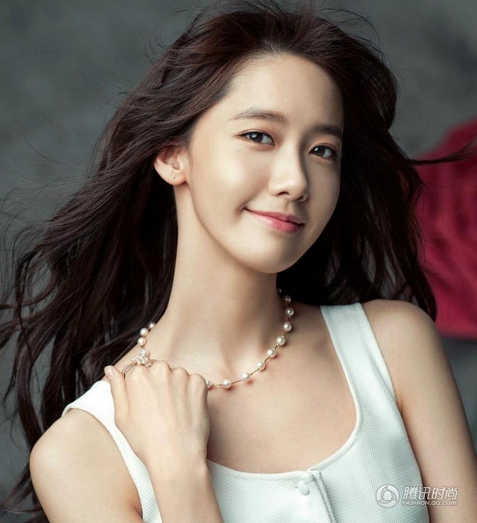 Певица и актриса Юна (Yoona) с косой