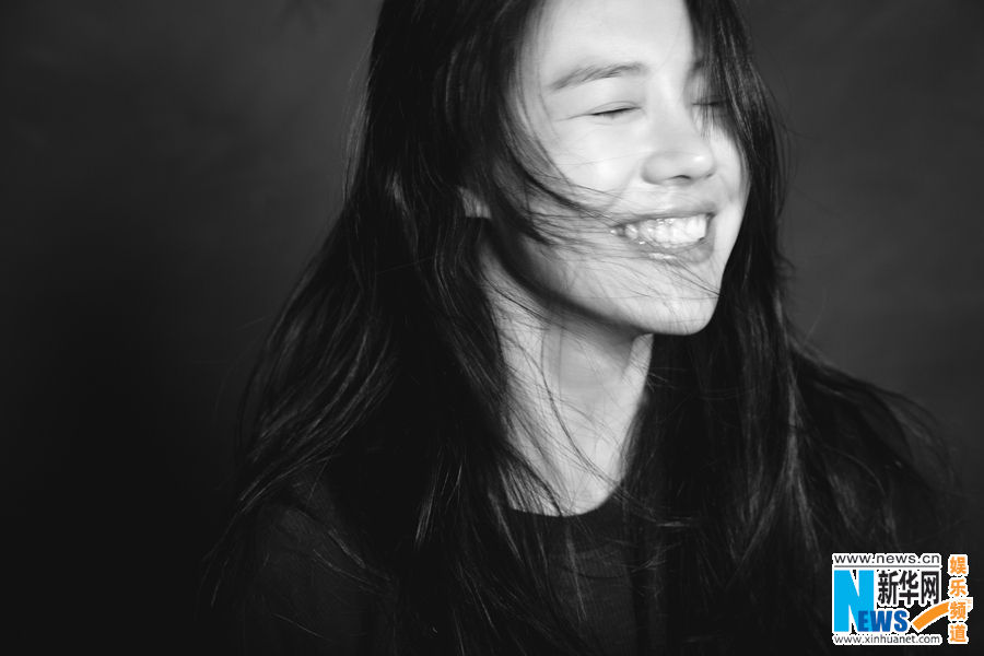 Очаровательная актриса Ма Сычунь на черно-белых фотографиях