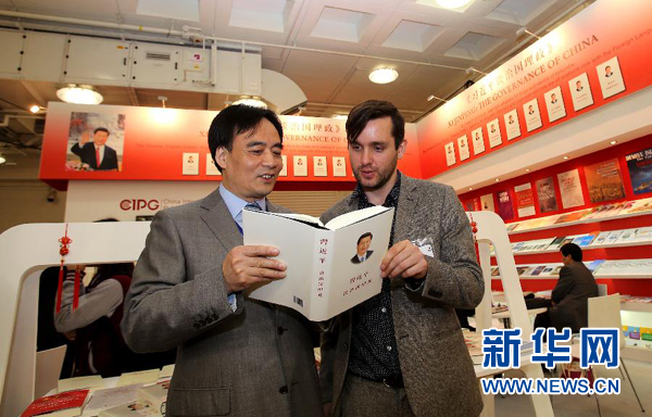 В мире издано более 4 млн экземпляров сборника 'Си Цзиньпин о государственном управлении'