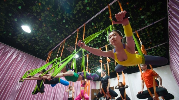 В г. Тайюань провинции Шаньси обрела популярность йога в воздухе