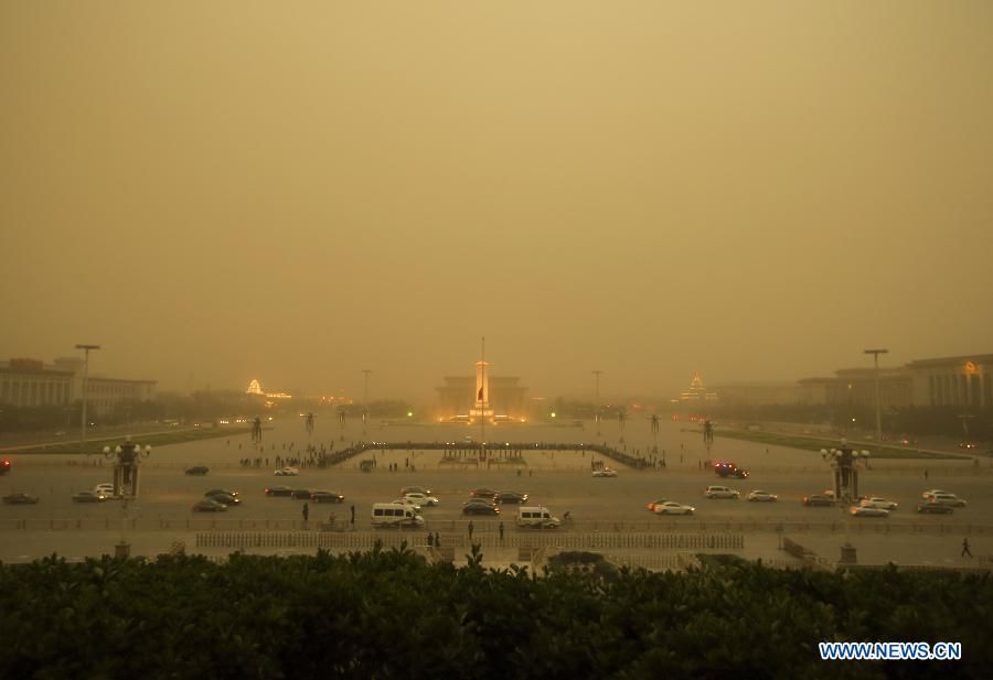 В Пекине произошла первая за 13 лет песчаная буря, сила ветра составила 9 баллов