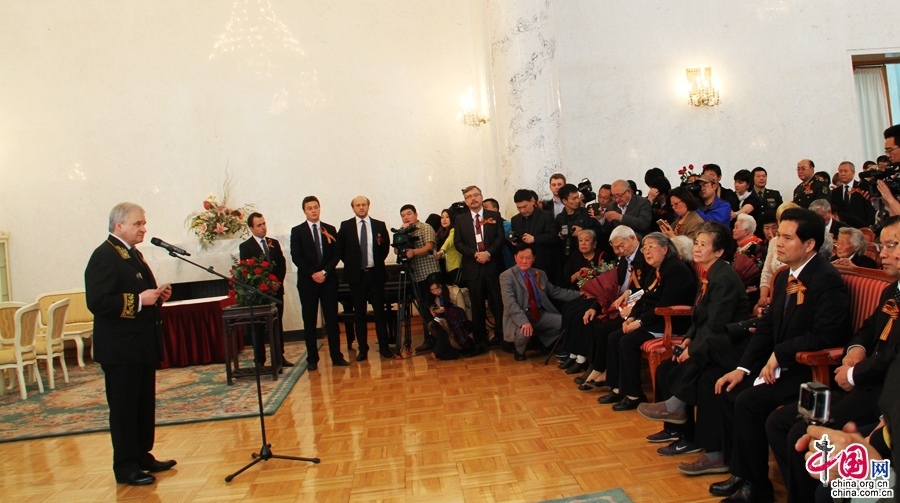 Посол РФ в КНР вручил 32 китайским гражданам памятные юбилейные медали «70 лет Победы в ВОВ»