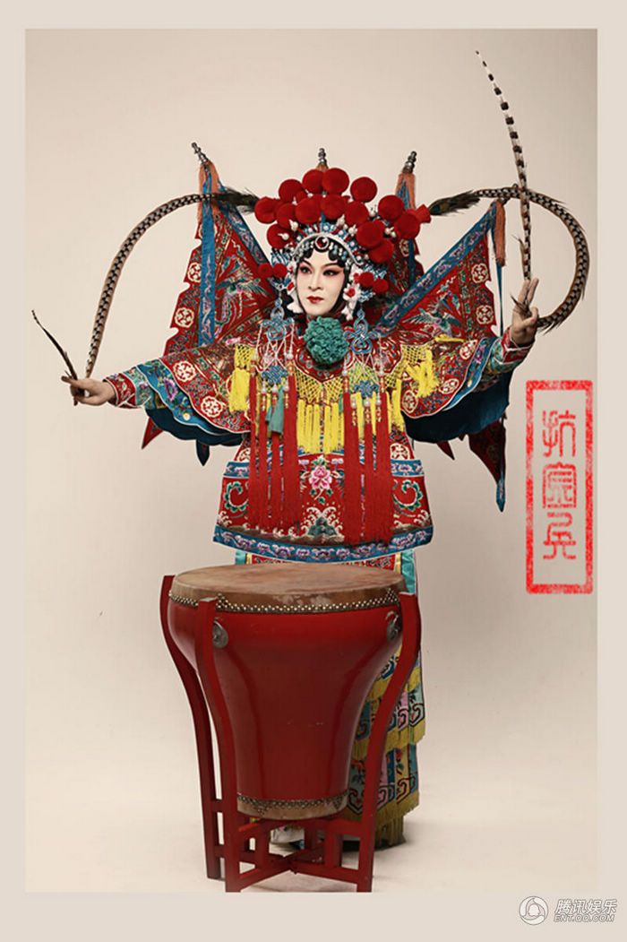 Телеактер Юй И в новых снимках со стилем пекинской оперы