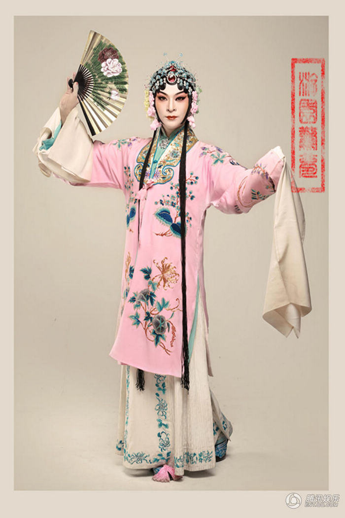 Телеактер Юй И в новых снимках со стилем пекинской оперы