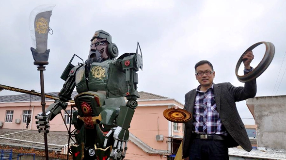 Огромный железный «Гуань Юй» в г. Нинбо, пров. Чжэцзян