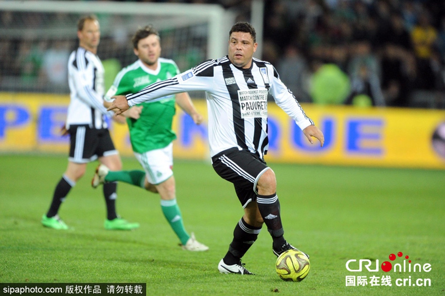 Звезды футбола на благотворительном матче под лозунгом борьбы с бедностью