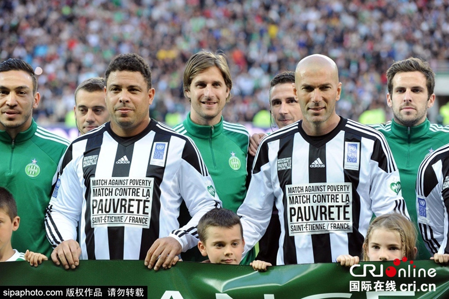 Звезды футбола на благотворительном матче под лозунгом борьбы с бедностью