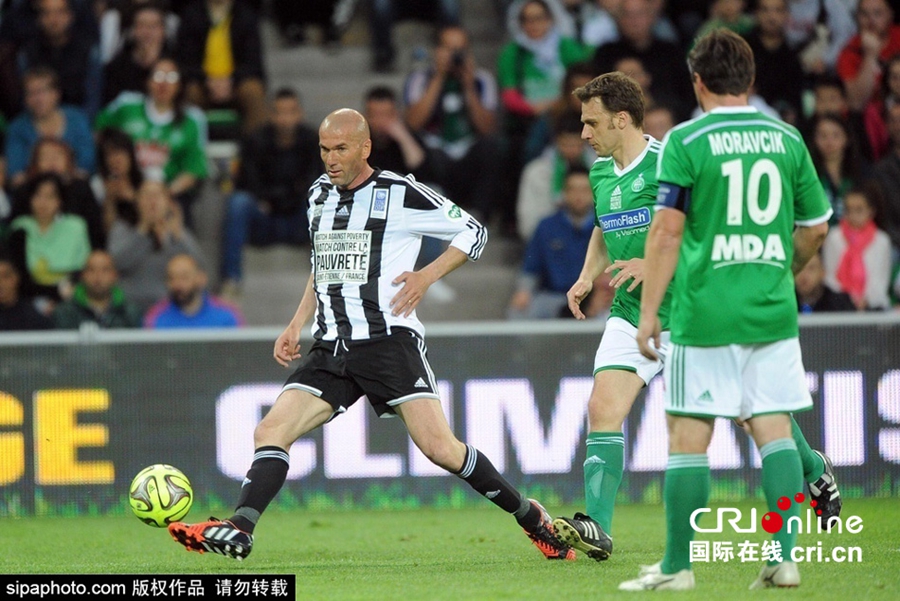 Звезды футбола на благотворительном матче под лозунгом борьбы с бедностью