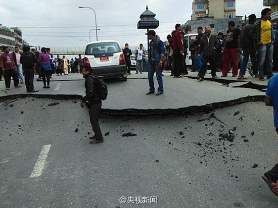 Один китайский гражданин погиб в землетрясении магнитудой 8,1 в Непале 