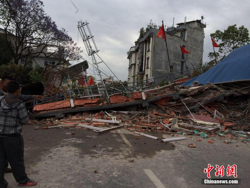 В числе жертв землетрясения в Непале есть пять граждан Китая -- посольство Китая