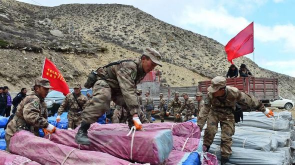 Офицеры и солдаты Тибетского военного круга отправились на помощь в пострадавшие от землетрясения районы Тибета 