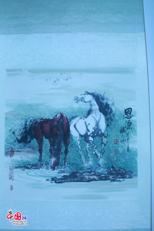 Открылась персональная выставка картин китайского художника, посвященная ахалтекинским лошадям 