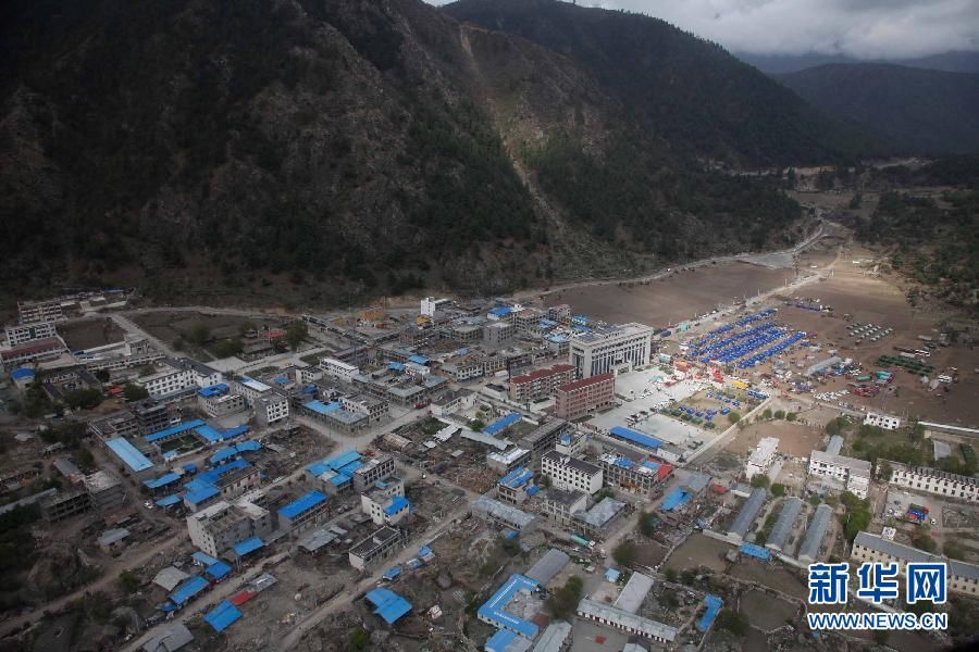 Пострадавший от землетрясения тибетский поселок Цзилун с высоты птичьего полета 