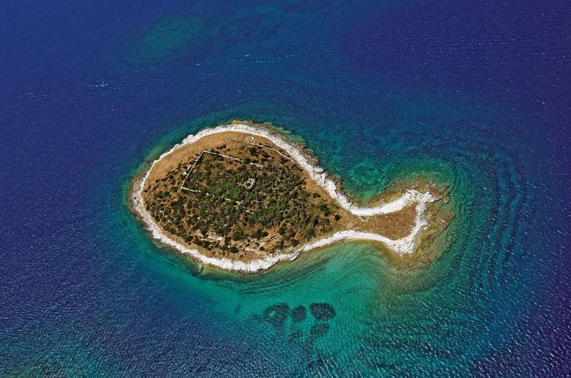 12 самых необычных по форме островов
