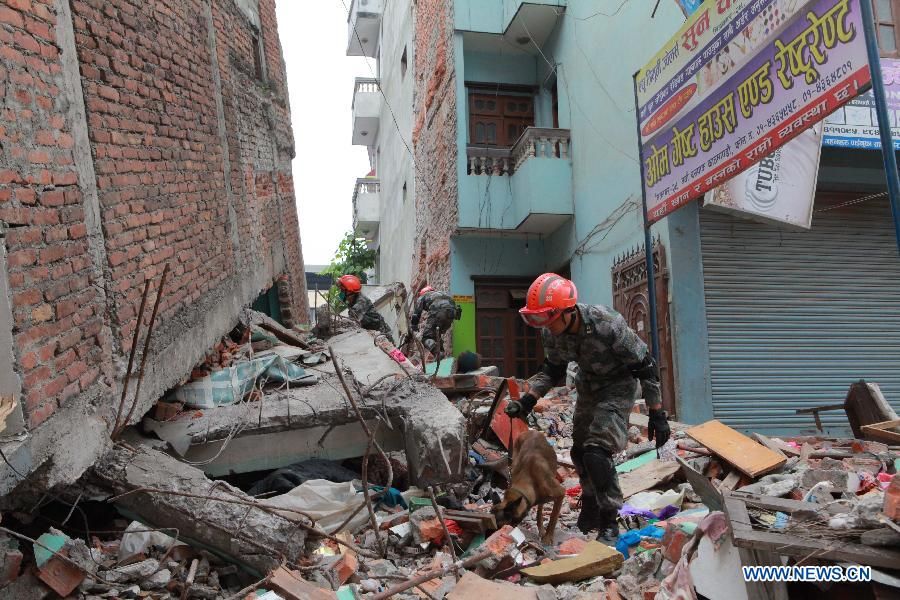 Международная спасательная команда КНР начала оказывать медицинскую помощь в пострадавших от землетрясения районах Непала